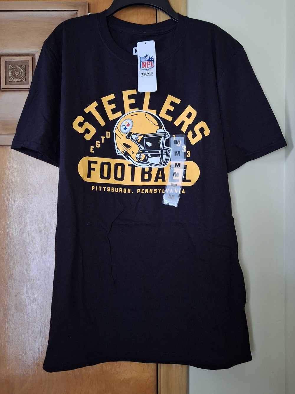 NFL Pittsburgh Steelers Black and Gold Graphic Tee